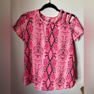 Women’s short sleeve top size small